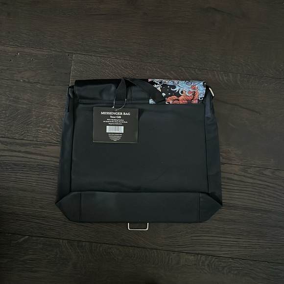 Brand New Messenger Bag! - Picture 4 of 12